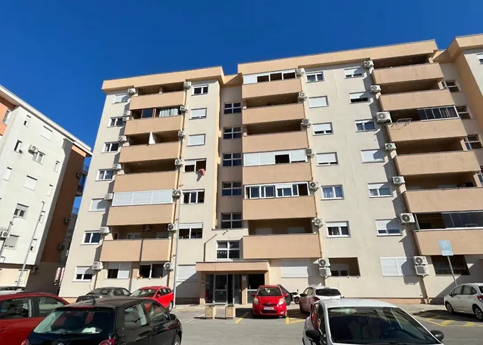 Mirabella Apartment *